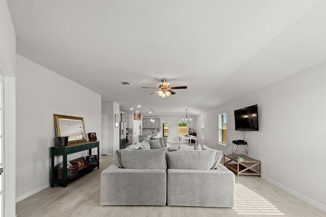 Building Photo - 213 Gauge Rd