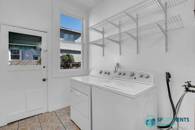 Building Photo - Cole Valley: Top Floor Edwardian Flat w/ F...