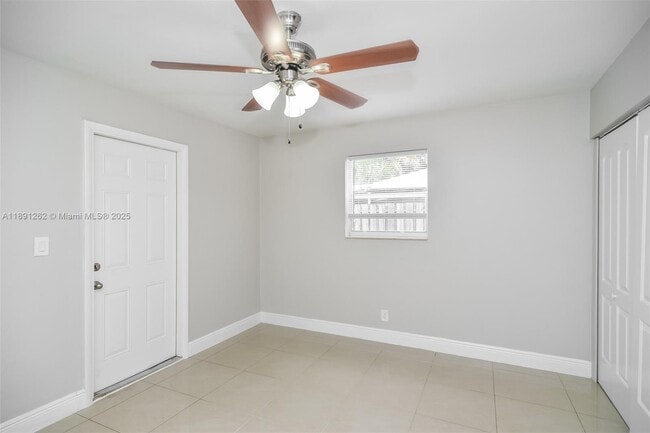 Building Photo - 1061 SW 31st St