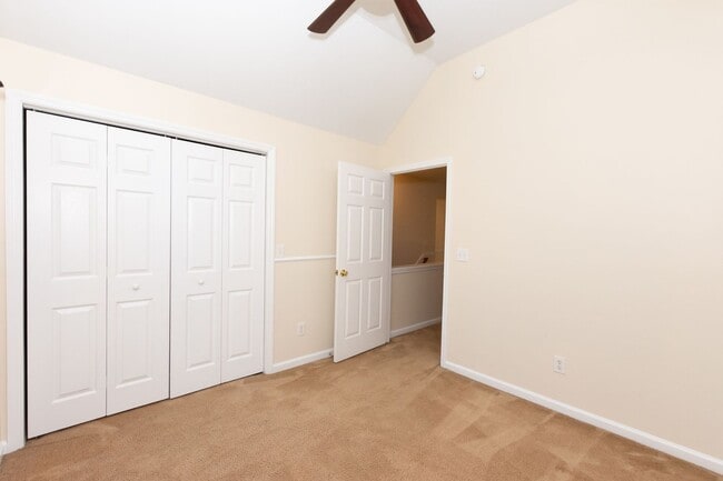 Building Photo - MOVE-IN READY $300 off first month