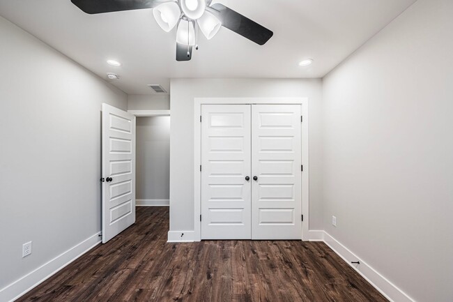 Building Photo - 809/811 Rodeo Lane