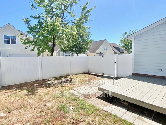 Building Photo - 9 Rockingham Dr