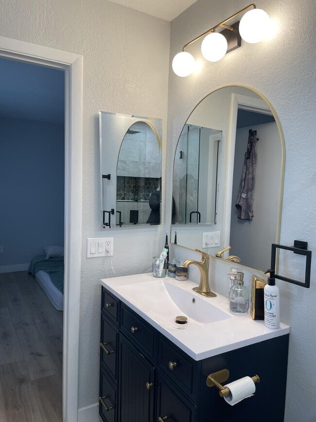 Building Photo - 4616 E Pershing Ave