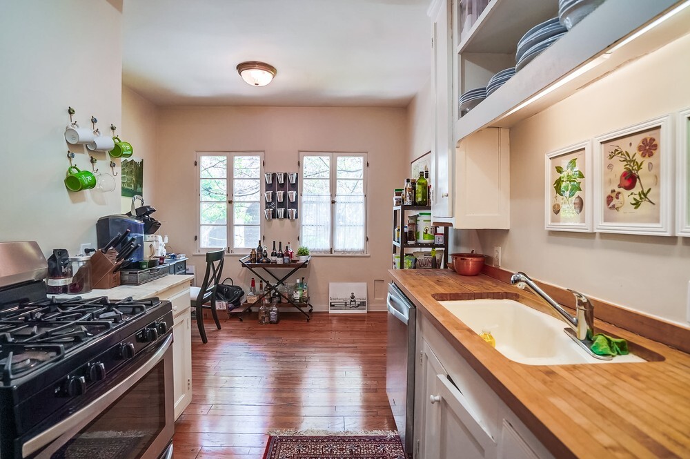 Kitchen - 450 N Sycamore Ave
