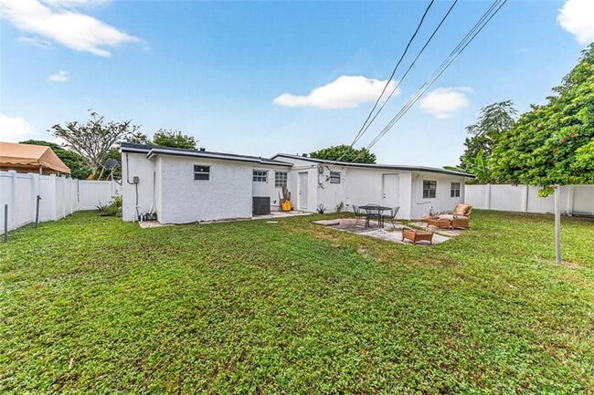 Building Photo - 19621 NW 11th Ct