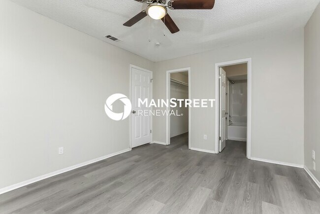 Building Photo - 3 Bedroom Pet-Friendly Home in CASSELBERRY, FL with Main Street Renewal
