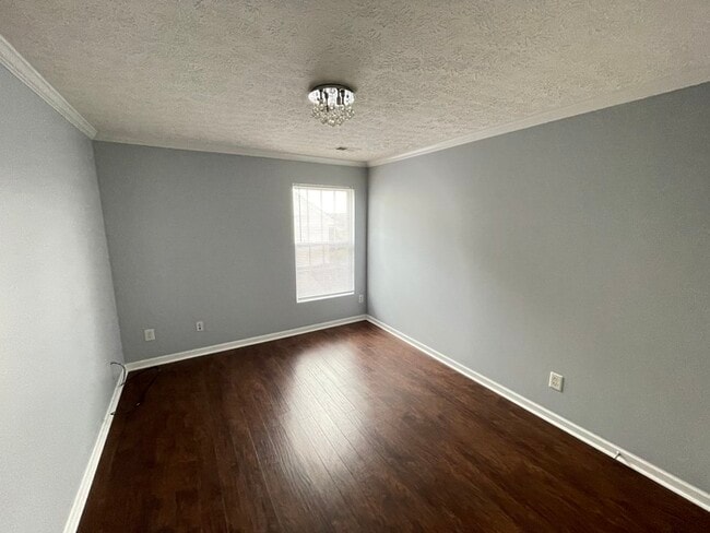 Building Photo - Jordan Ridge Bordeaux area home with bonus...
