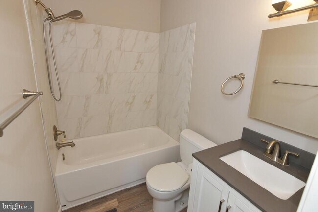 Building Photo - 311 Willowbrook Ct