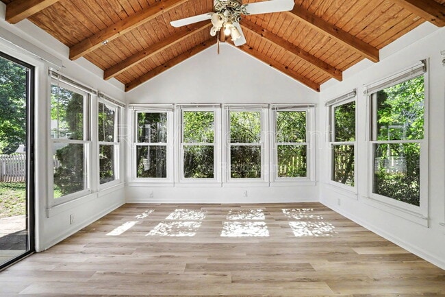Building Photo - 10475 Willow View Cir