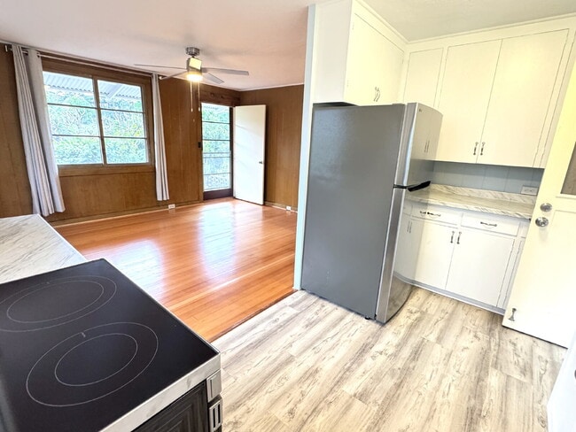 Building Photo - "Cozy 2-Bed Gem in Panaewa, Hilo - Perfectly Conveniently Located!"