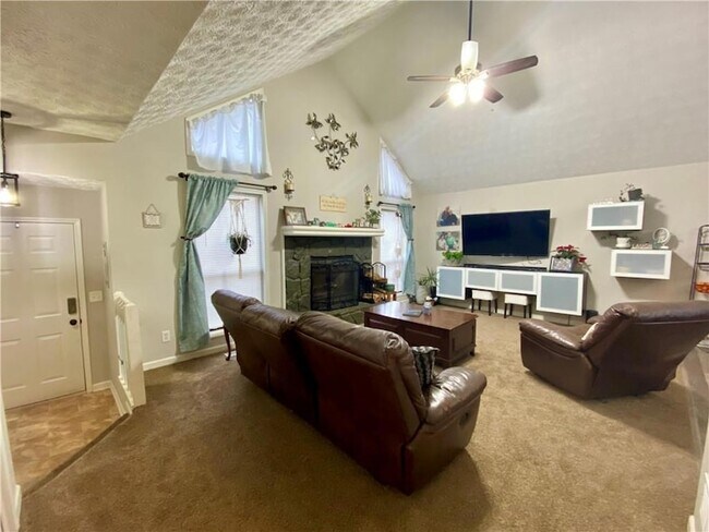 Building Photo - 1095 Mountain Springs Dr