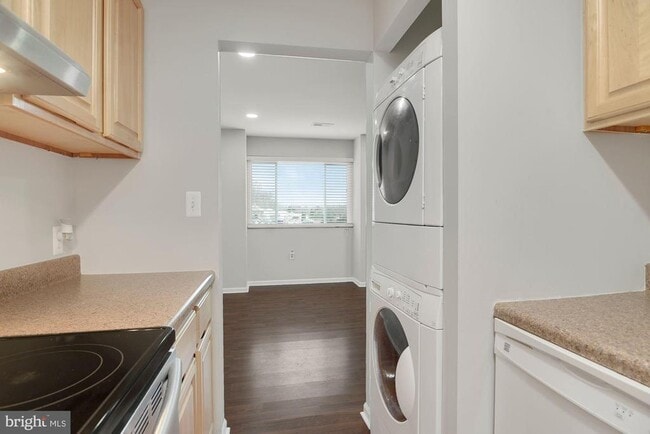 Building Photo - 6401 Woodgreen Cir