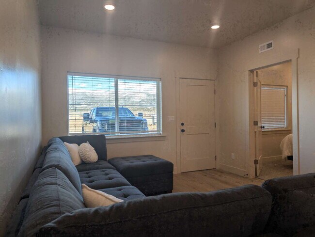 Building Photo - Quality 3 Bedroom 2 Bath