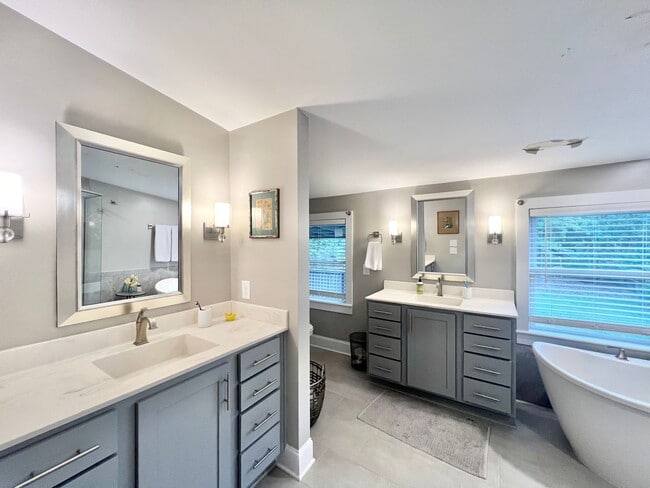 Building Photo - Newly Remodeled 2 BD, 2BA Raleigh Home wit...