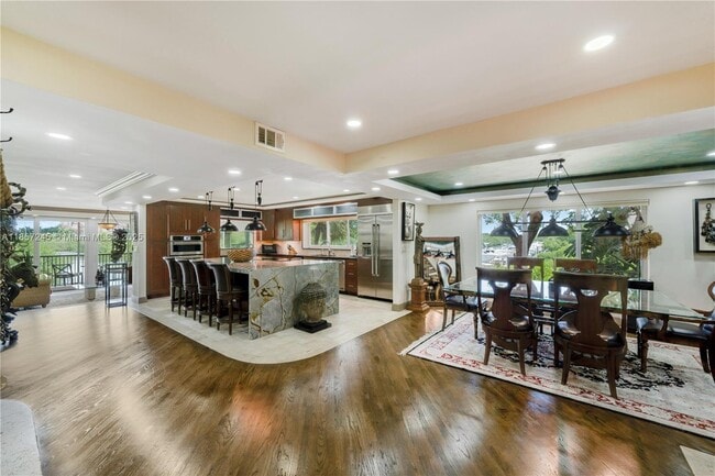 Building Photo - 6100 Paradise Point Dr