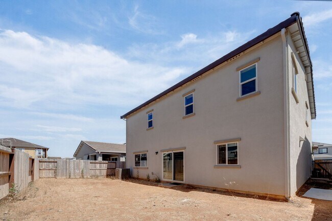 Building Photo - New 4 Bedroom Home with Next Gen Suite + S...
