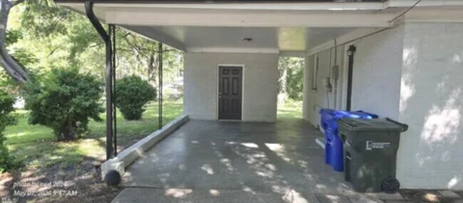 Building Photo - 626 S Hoover Rd