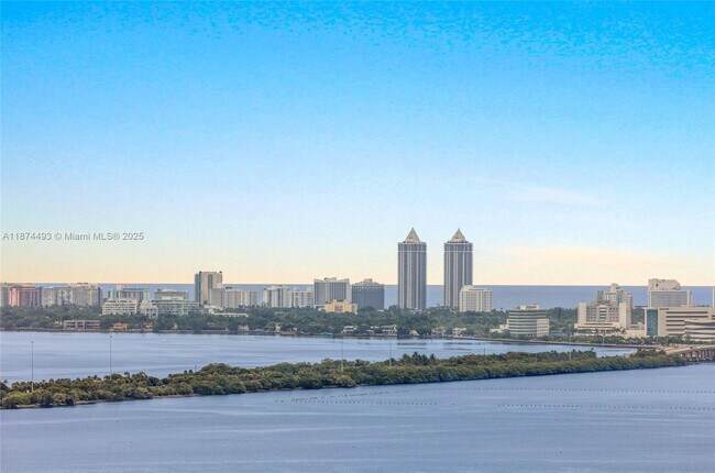 Building Photo - 700 NE 24th St