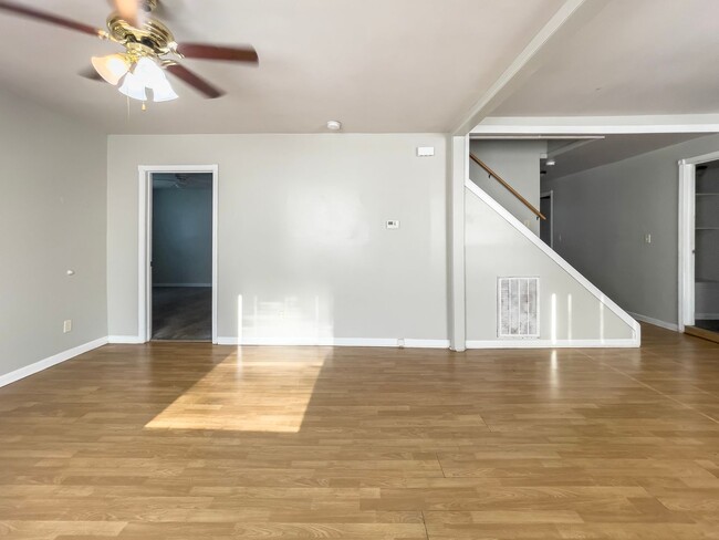 Building Photo - PRELEASING for AUGUST! Close to Campus