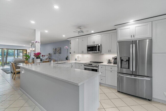 Building Photo - 5188 Oakhill Ln