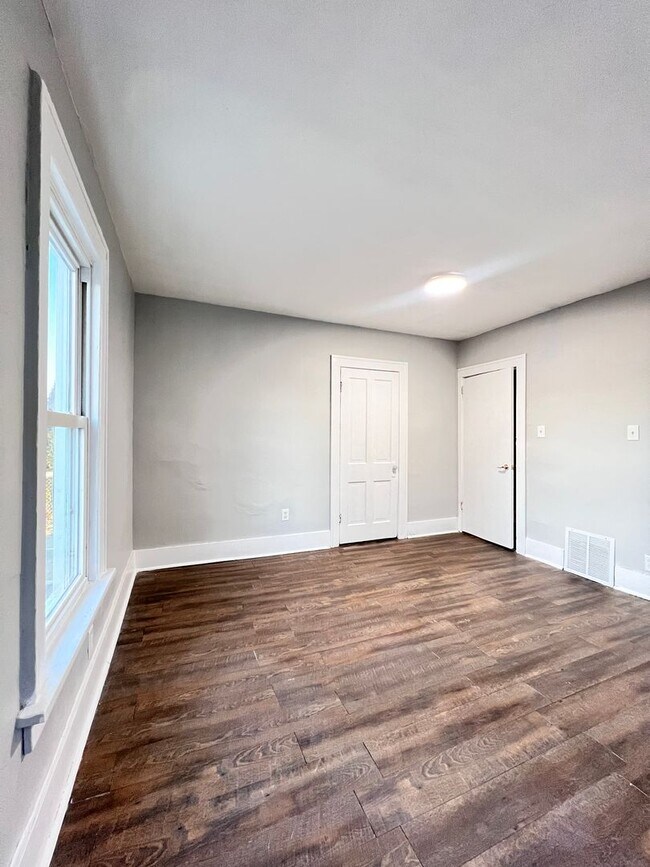 Building Photo - 1403 1/2-1223 1/2 14th St