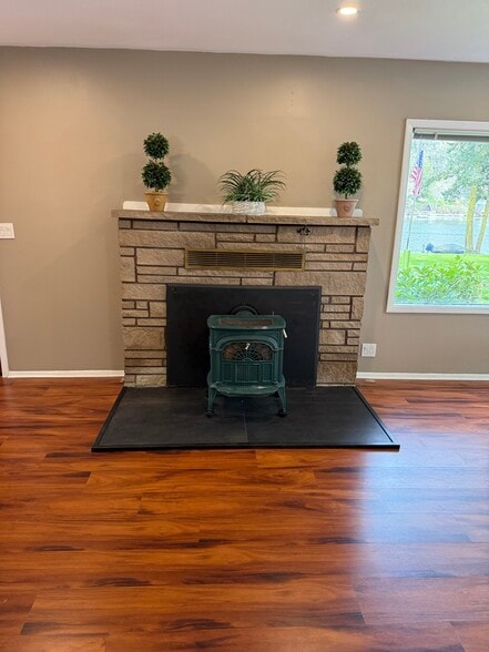 Building Photo - 6840 NE Wood Bay Ln