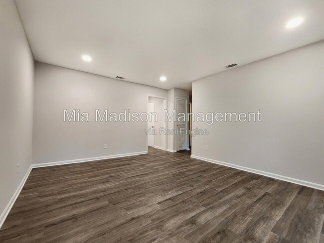 Building Photo - 111 E Mell St