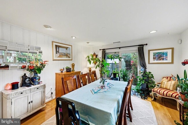 Building Photo - 6306 Beachway Dr