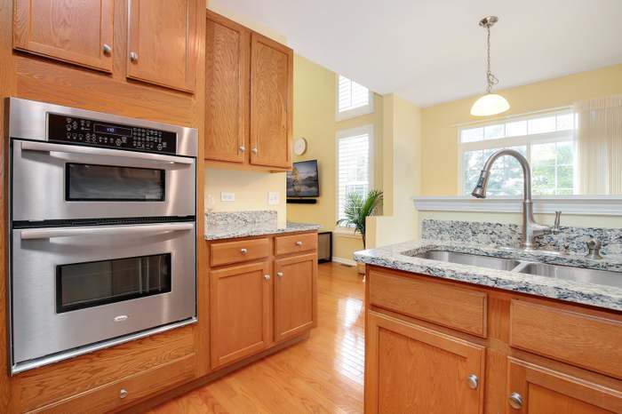 Building Photo - 10S458 Carrington Cir