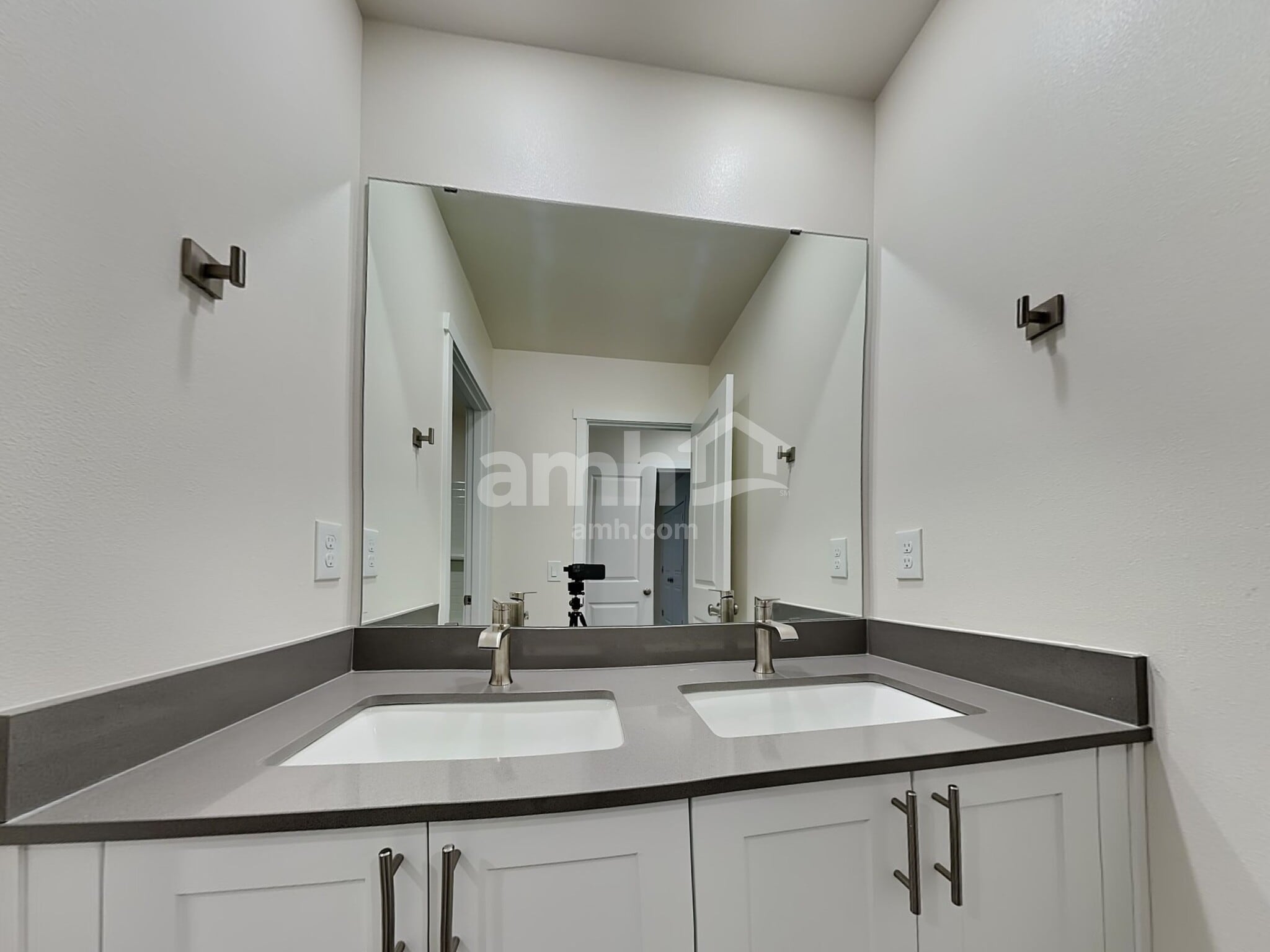 Building Photo - 4831 85th Dr NE