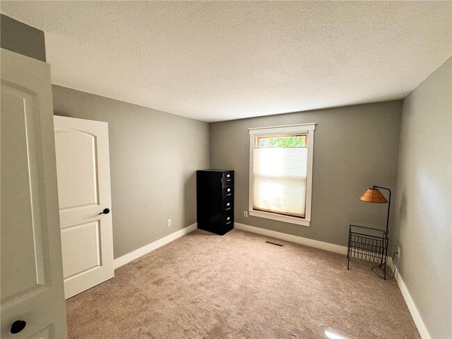 Building Photo - 15565 26th Ave N