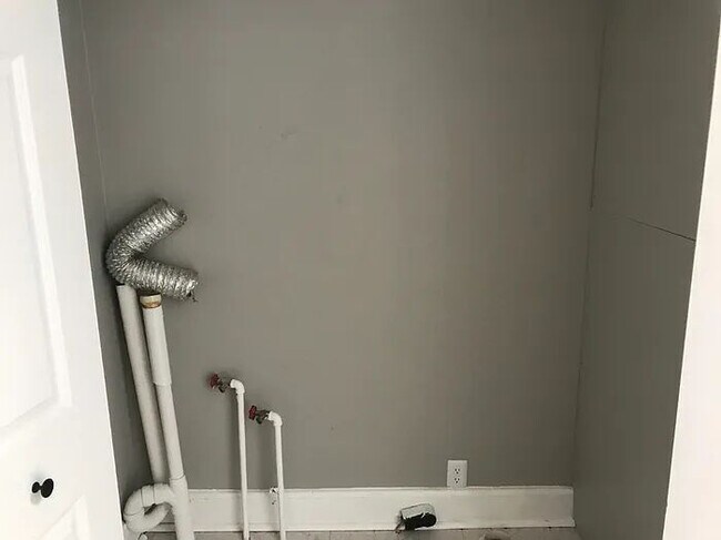 Building Photo - 18 Courtney St