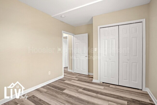 Building Photo - 1317 Main St