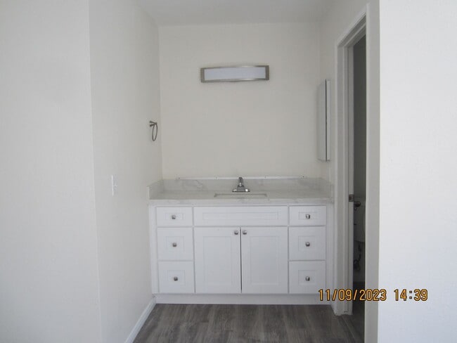 Building Photo - Completely Remodeled 3 Bedroom/2 Bath Near Galleria