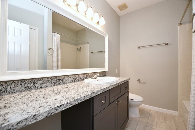 Building Photo - 382 Wilcrest Dr