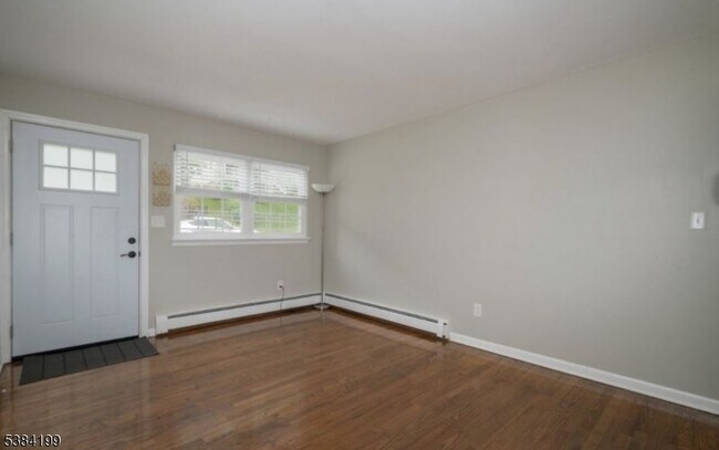 Building Photo - 83 Chestnut St