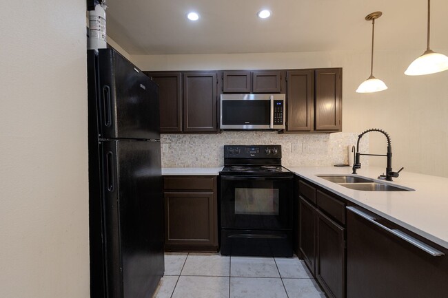 Building Photo - Nice and roomy one bedroom, First floor fl...