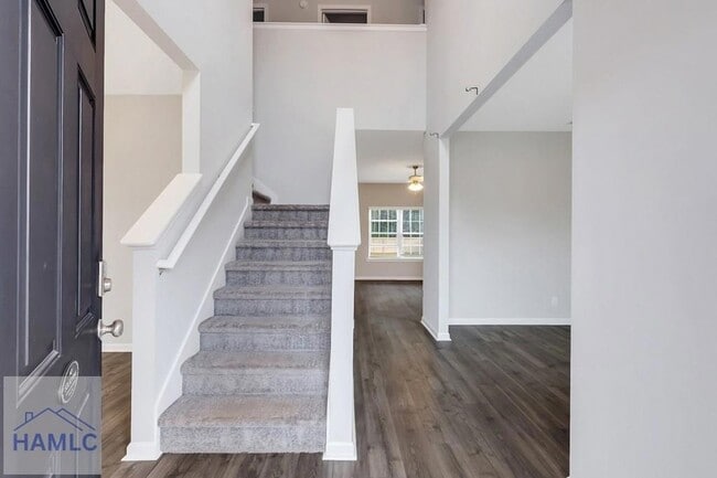 Building Photo - 12 Trask Cir