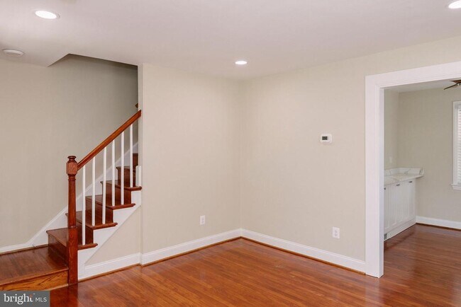 Building Photo - 632 Faraday Pl NE