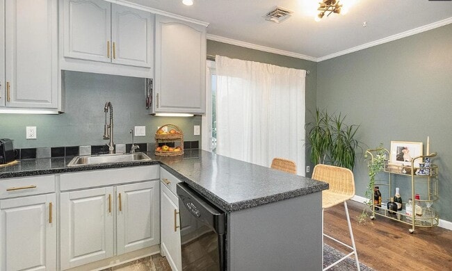 Building Photo - 2 Bedroom Townhome in Mechanicsburg