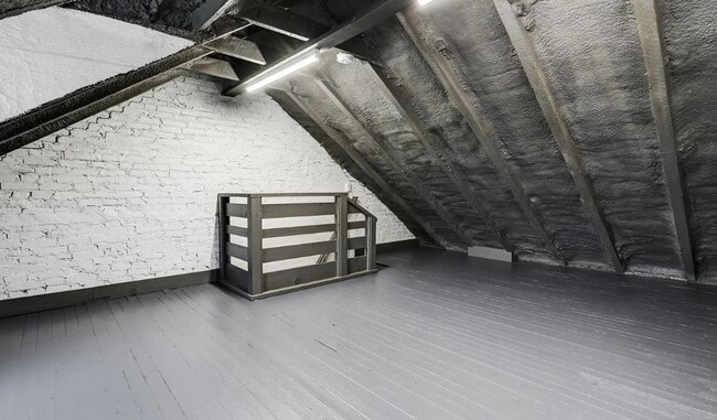 Building Photo - Spacious 3-Bedroom 2 Bath Home with Modern Comforts