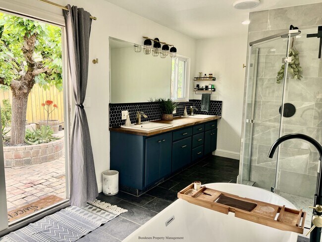 Building Photo - Charming, Updated 3-Bedroom Home in Prime Napa Location