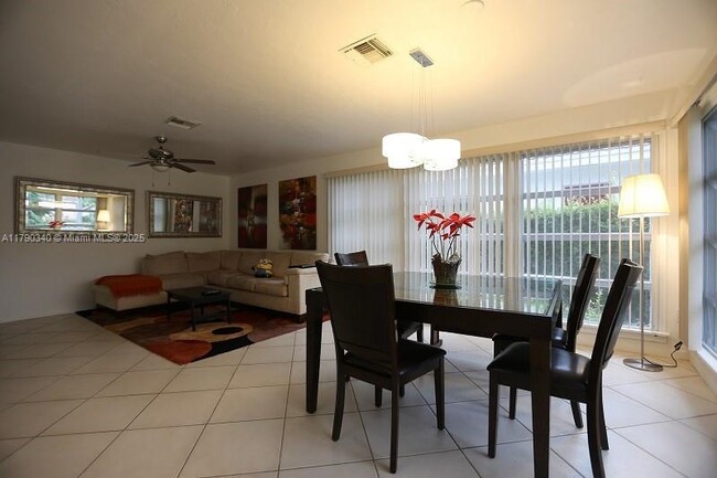 Building Photo - 3 bedroom in Hollywood FL 33020