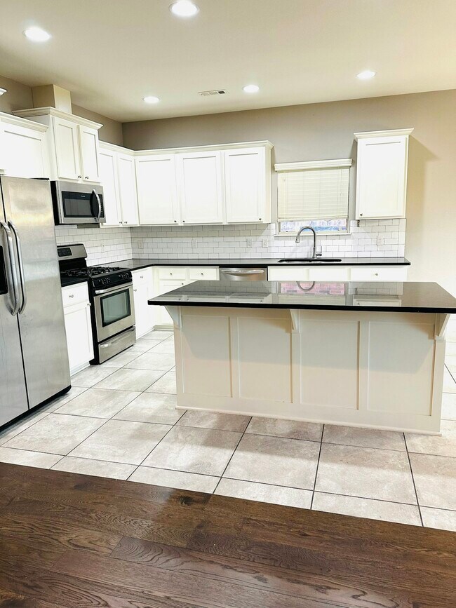 Building Photo - 4403 SW Eggersway Pl