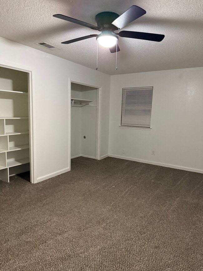 Building Photo - 1333 Carriage Dr