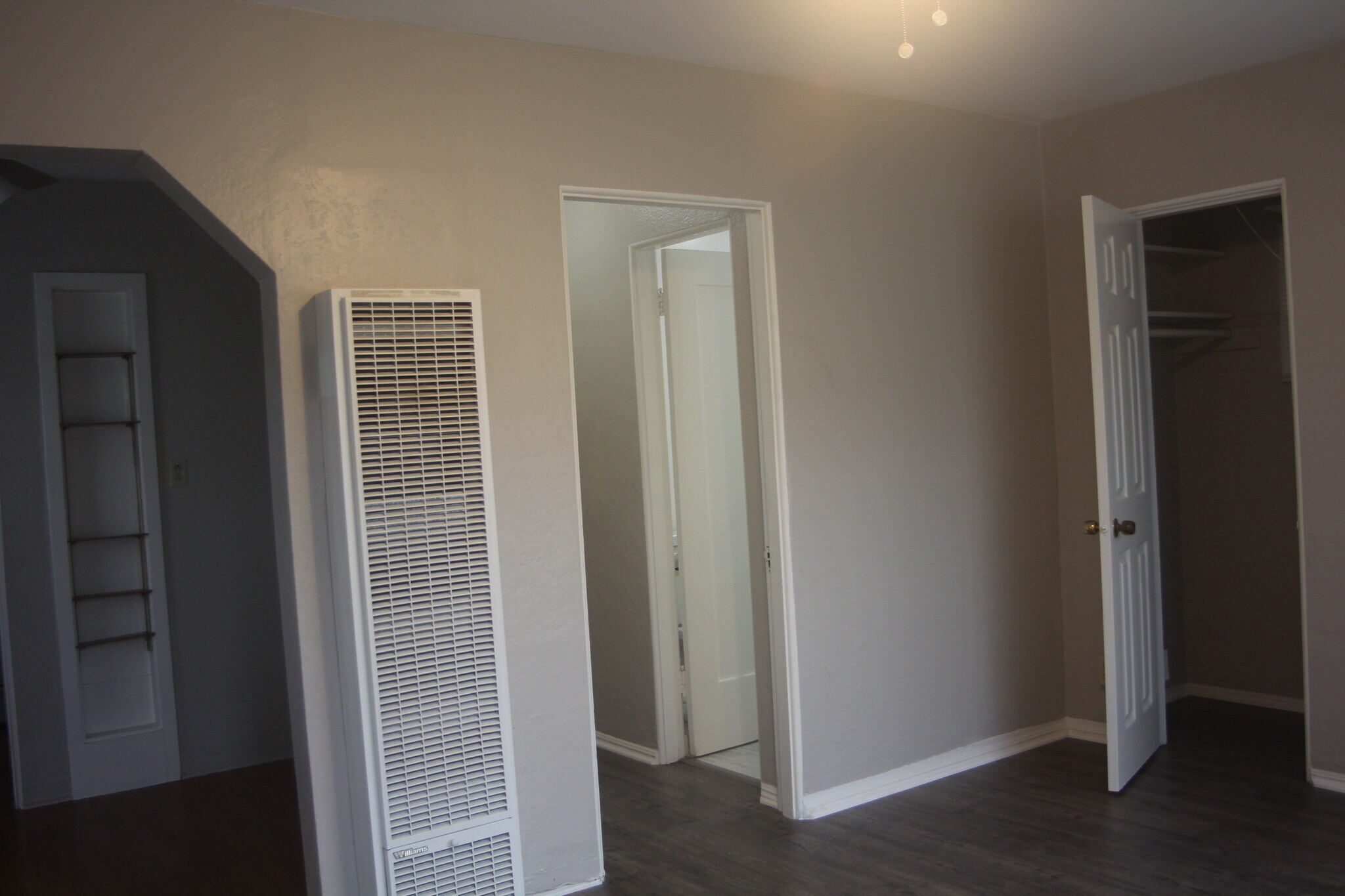 Building Photo - 911 S Marguerita Ave