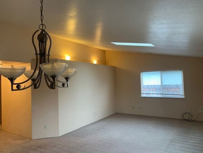 Building Photo - Three Bedroom, Two Bath Single Family Home