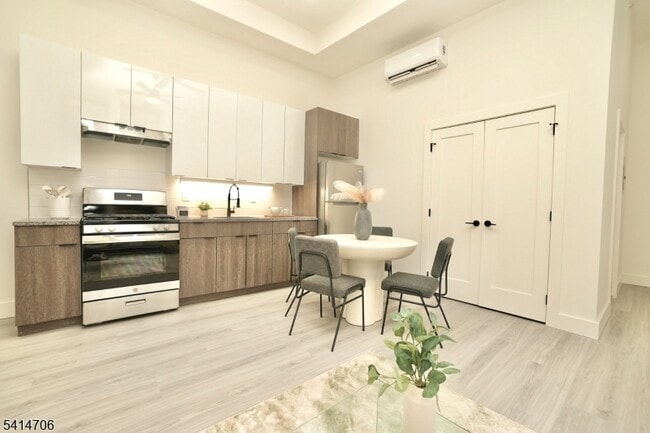 Building Photo - 536 Central Ave