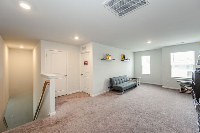 Building Photo - Beautiful Home in The Arbors!