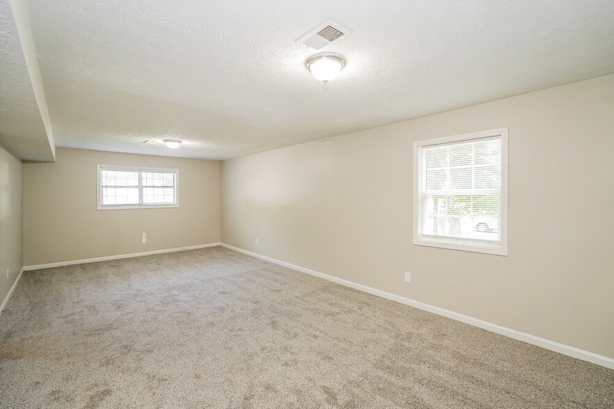 Building Photo - 3221 Jessica Dr